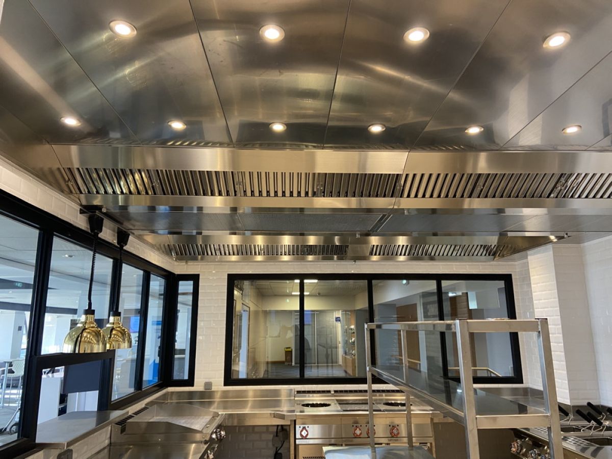 photo MTV - Réfection de la cuisine du restaurant Panoramic Club du circuit Paul Ricard